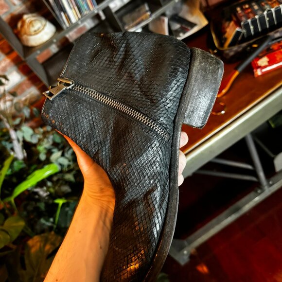 $698 JOHN VARVATOS Snakeskin Embossed Leather BOOTS (sz 10) - Picture 7 of 11